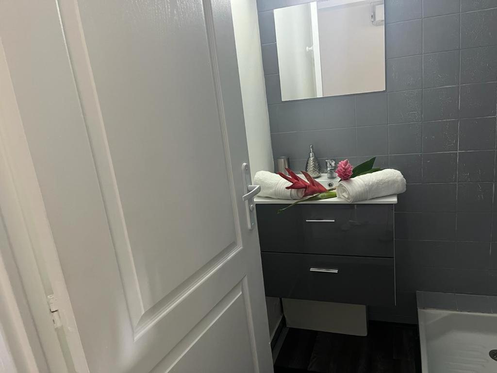 Agreable Appartement En Rez-De-Jardin A 450M De La Mer Sainte-Anne Extérieur photo